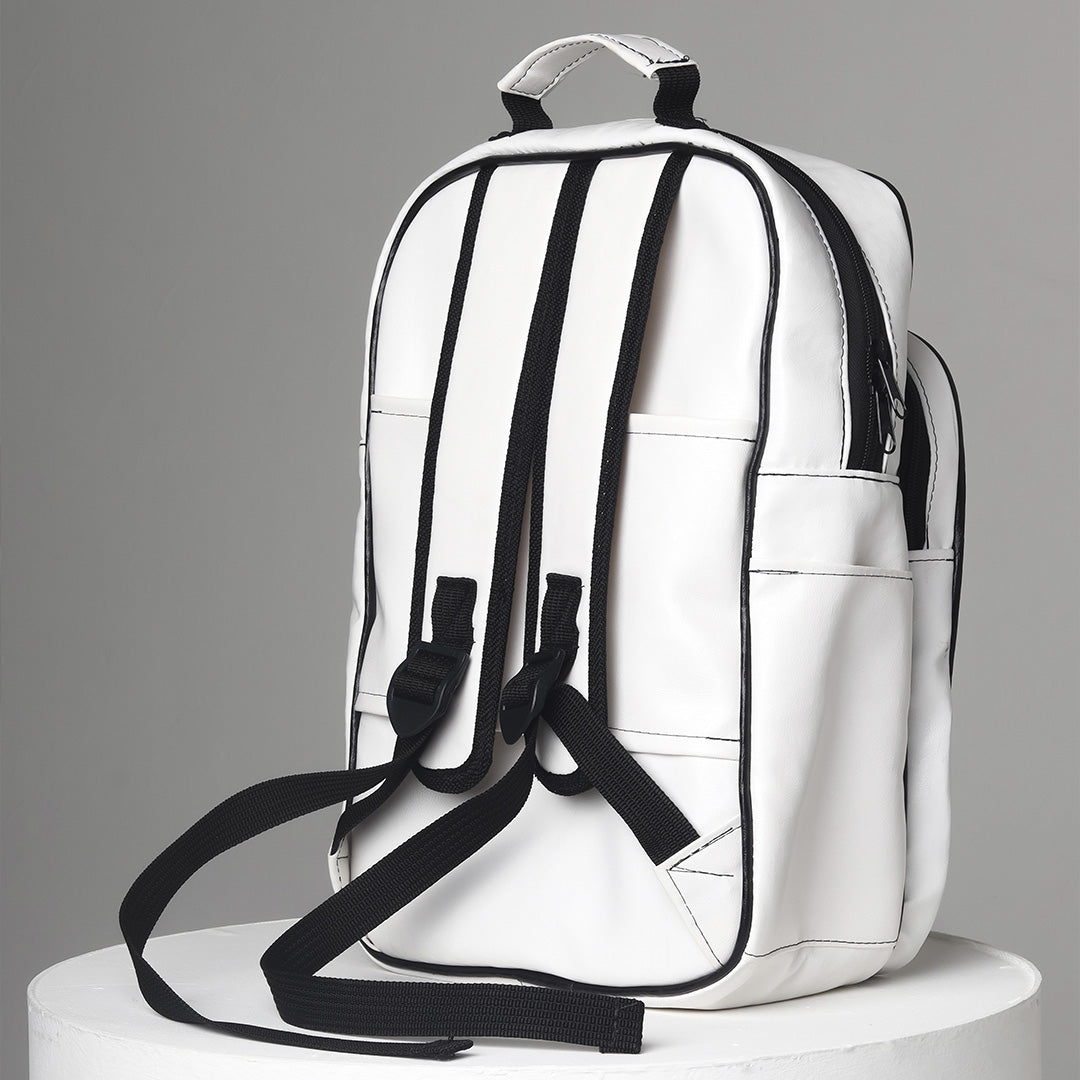 mochila personalizada legend, mochila resistente, mochila com nome, mochila estilosa, mochila premium, mochila esportiva, mochila exclusiva, mochila para viagem, mochila versátil, mochila oficial, mochila de alta qualidade, mochila branca