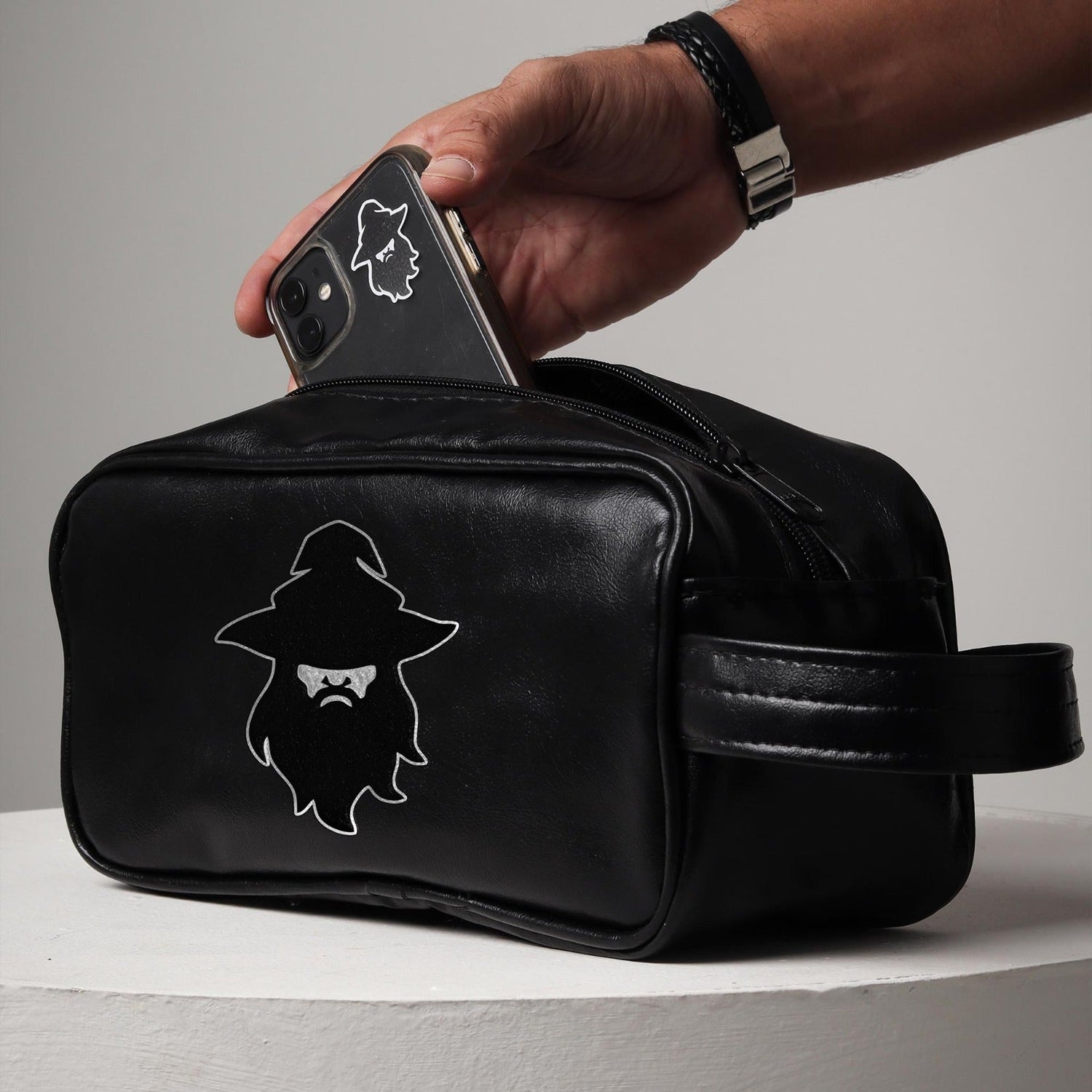 Necessaire